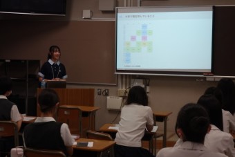 高校1年白　卒業生講演会