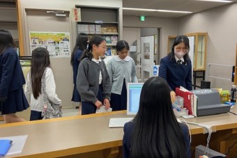 中高合同図書委員主催で《初等部交流会》を行いました