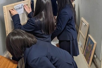 美術部　調布市東部公民館にて全日本学生美術展出展作品の展示を行います。