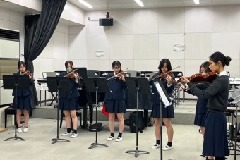 高校1年白　音楽の授業風景